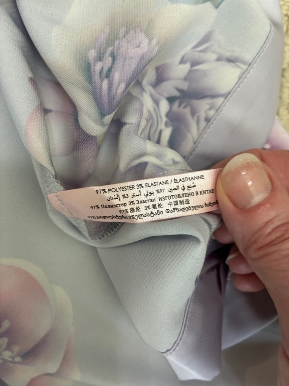 La Vie en Rose NWT LUXURY EDITION
Victorian Floral Long Satin Robe Size Medium - Picture 9 of 10